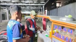 Harapan Seorang Ayah di Balik Gerobak Cuanki yang Masih Menyala hingga Dini Hari