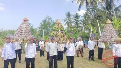 Nyuguh di Kampung Adat Kuta, Merawat Tradisi di Tepian Cijolang