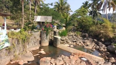Debit air sungai di wisata cadas ngampar menurun saat musim kemarau. (Dok, foto. Kondusif.com)