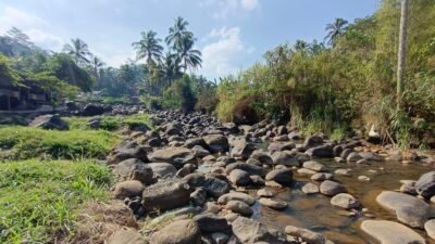 Mengulik asal usul nama Cadas Ngampar wisata di Gunungsari, Sadananya, Ciamis.