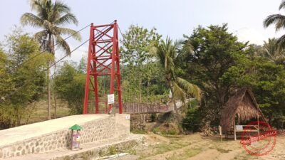 Jembatan Merah Jayaraksa Ciamis, Spot Wisata dengan Pesona Sungai Cikembang