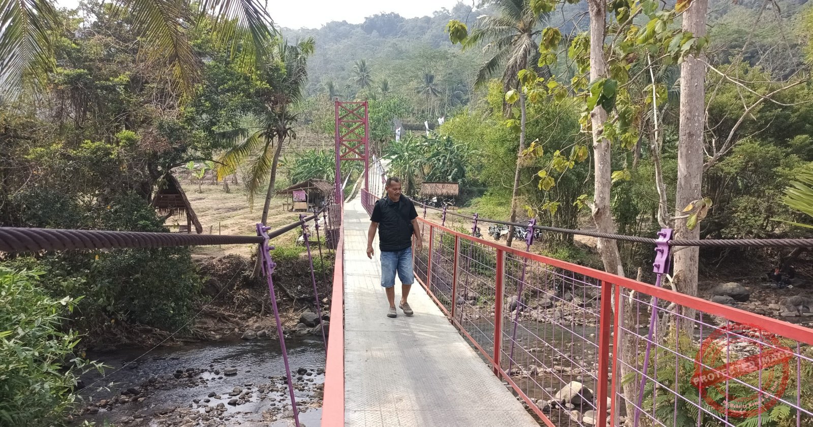 Jembatan Merah Jayaraksa Cimaragas, Ciamis. Dok, foto. (Fauza/kondusif.com) 