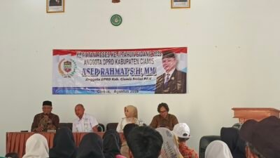 Asep Rahmat saat menggelar Reses II Tahun Sidang 2026 di Aula Desa Ciharalang, Kabupaten Ciamis, Kamis (27/8/2026).