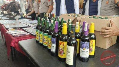 Polres Ciamis mengungkap penyitaan 352 botol minuman keras selama Agustus 2026. Sebanyak 300 botol di antaranya telah dimusnahkan di Polda Jawa Barat.