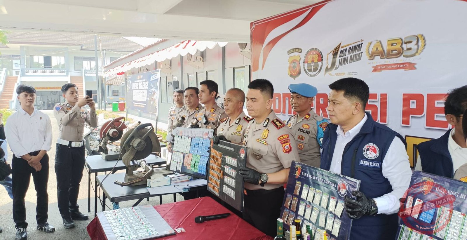 Kapolres Ciamis AKBP Eko Iskandar saat konferensi pers pengungkapan kasus narkoba di Mapolres Ciamis, Senin (31/8/2026). Polisi menyita 36,67 gram sabu dan mengungkap adanya jaringan peredaran sabu lintas provinsi.