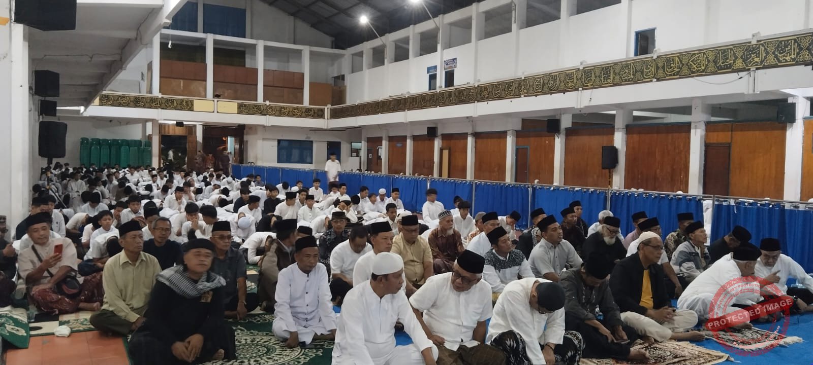 Sebanyak 20 pensiunan mengikuti program Amengan Sepuh di Pondok Pesantren Darussalam Ciamis, Jumat (4/9/2026). Mereka kembali menjalani kehidupan sebagai santri selama sehari semalam dengan mengikuti kegiatan keagamaan dan aktivitas fisik ringan. (Dok, foto. Istimewa)