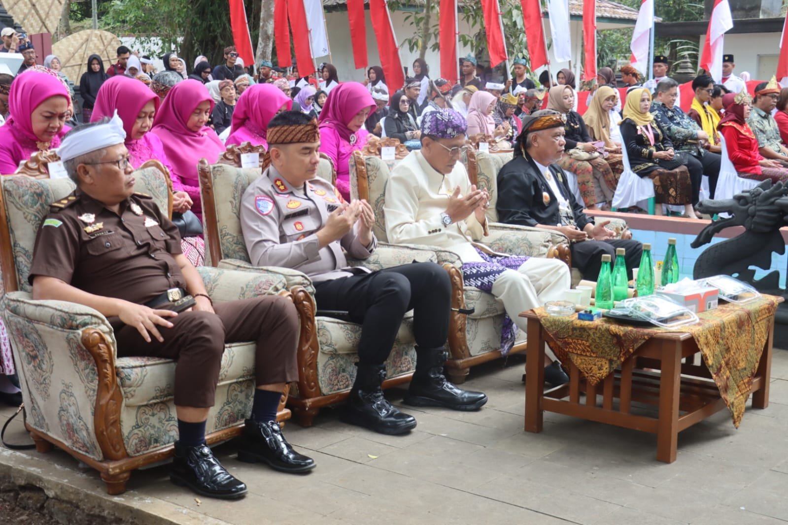Kapolres Ciamis AKPB Eko Iskandar,S.H., S.I.K., M.Si Saat Menghadiri Genap 17 TH Gong Perdamaian Dunia di Karangkamulyan Kab Ciamis