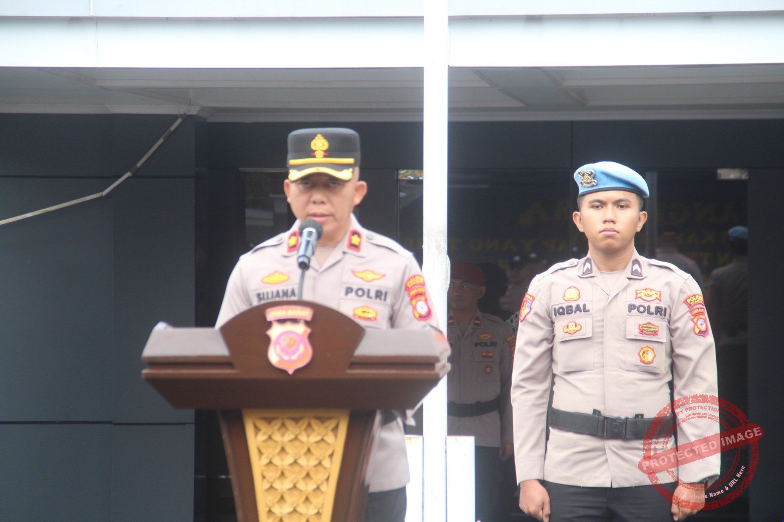 Wakapolres Kompol Sujana Saat Memimpin Upacara Hari Olahraga Nasional Ke 43 TH