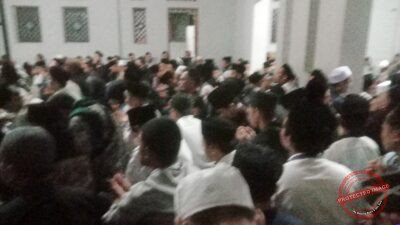 Foto: Ribuan Jemaah Mendoakan Kepergian KH Moch Ali bin Mama Sulaiman Jamal.