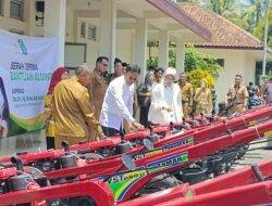 Ciamis Terima 37 Alsintan, Bupati Herdiat Ingatkan Petani Tak Menjual atau Menggadaikan Bantuan