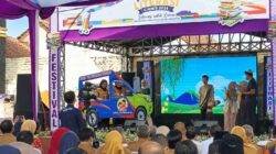 Pegawai Dinas Perpustakaan dan Kearsipan Kabupaten Ciamis tampil dalam kabaret literasi pada pembukaan Festival Literasi Ciamis 2026 di Halaman Dinas Perpustakaan dan Kearsipan Ciamis, Selasa (22/9/2026). Pertunjukan tersebut menyampaikan pesan tentang pentingnya membaca, belajar, dan memanfaatkan perpustakaan melalui seni. (Dok, foto. Kondusif.com/direstorasi AI)