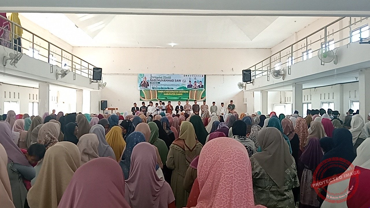 Ribuan umat Muslim dari 10 desa di Kecamatan Cikoneng, Kabupaten Ciamis,