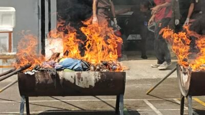 Pembakaran barang bukti perkara inkracht Kejari Ciamis. (Dok, foto. Kondusif.com)