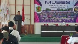 Perwakilan manajemen PSGC Ciamis, Ayi Daud, menyampaikan informasi terkait aturan suporter away dan persiapan PSGC menghadapi Liga 2 saat menghadiri Mubes Balad Galuh di Aula KONI Ciamis, Sabtu (5/9/2026). (Dok, foto. Fauza/Kondusif.com)
