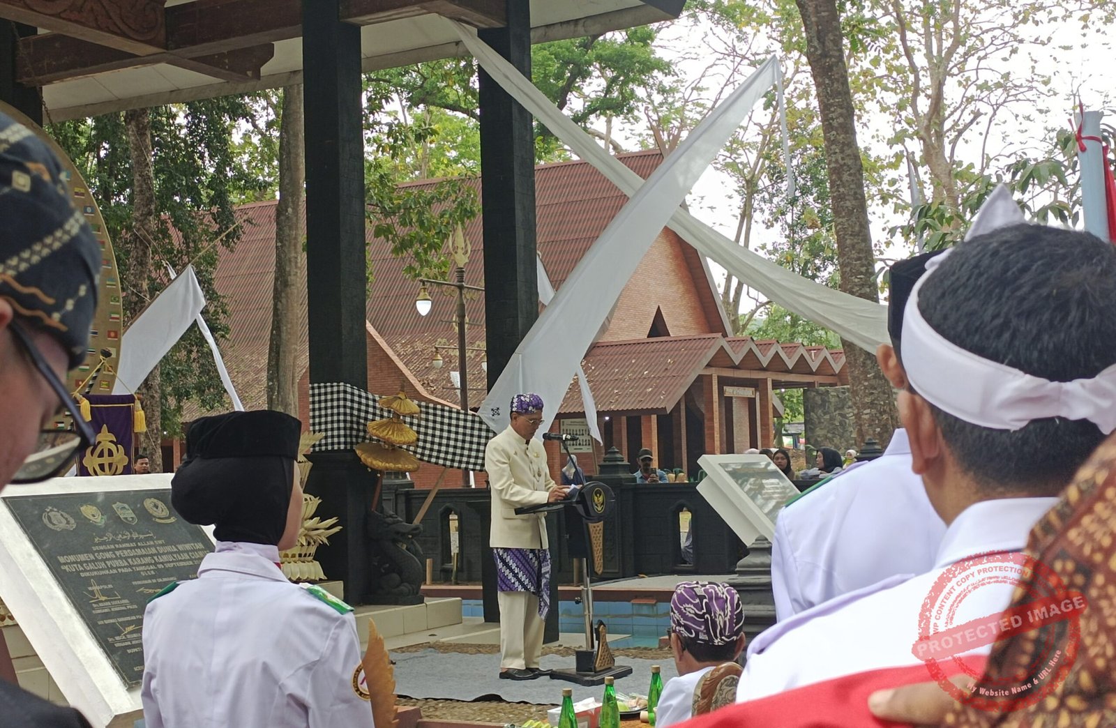 Bupati Ciamis, Herdiat Sunarya saat sambutan di acara Milangkala ke-17 Gong Perdamaian