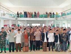 Saat Ribuan Umat Cikoneng Bershalawat, Ada Pesan Besar tentang Akhlak Rasulullah