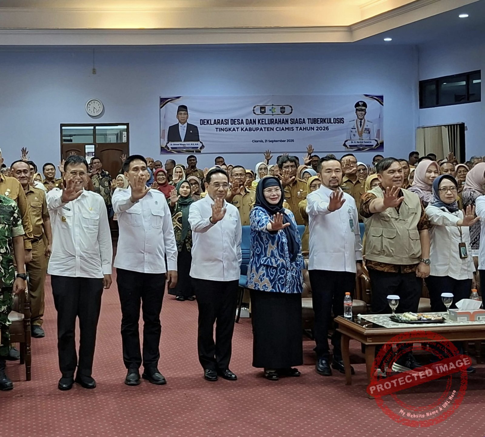 Wakil Menteri Kesehatan dr. Benjamin Paulus Octavianus saat kegiatan Monitoring Tracking Tuberculosis (TB) terintegrasi Program Cek Kesehatan Gratis (CKG) di Aula Setda Ciamis.