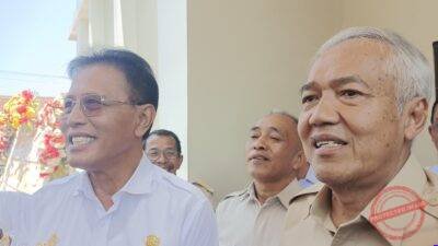 Bupati Ciamis Herdiat Sunarya bersama Ketua DPD Partai Gerindra Jawa Barat H. Amir Mahfud saat memberikan keterangan kepada wartawan usai peresmian gedung baru DPC Gerindra Kabupaten Ciamis, Rabu (23/9/2026). (Dok foto. Fauza/kondusif.com)