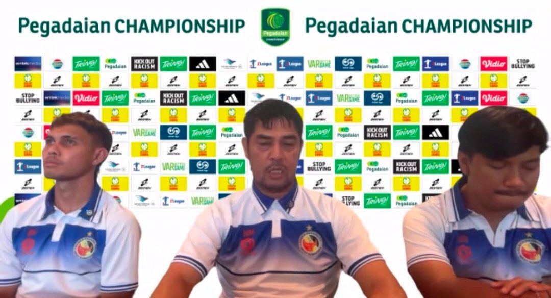 Pelatih Semen Padang Nil Maizar saat mengikuti pre-match press conference melalui Zoom, Jumat (25/9/2026), menjelang laga menghadapi PSGC Ciamis di Stadion Galuh Ciamis.