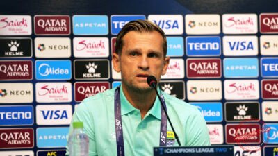Pelatih Persib, Igor Tolic, saat konferensi pers menjelang laga melawan FC Seoul. (Dok, foto. Persib)