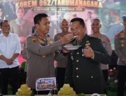 Kapolres Garut Datangi Korem Bawa Tumpeng di HUT ke-81 TNI