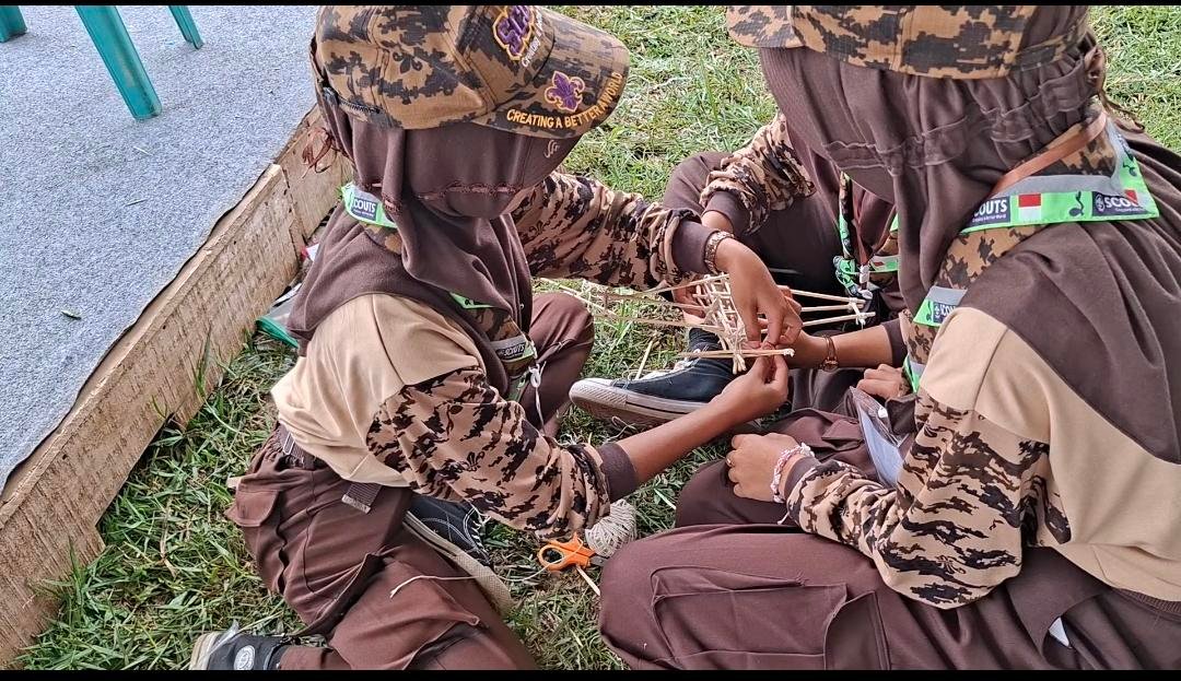 Foto: Salah satu para Peserta Sedang Mengikuti Mata Lomba Keterampilan pada LT II Gerakan Pramuka Kwartir Cikoneng