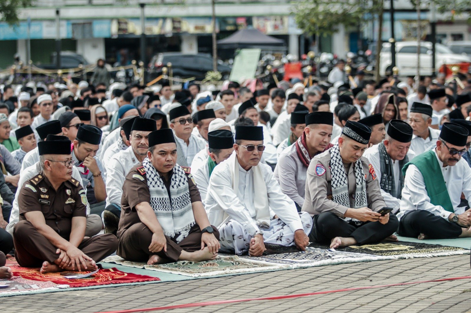 Foto: Ribuaan Jemaah Umat Muslim Ciamis Hadir Untuk Melaksanakan Shalat Istisqo Munajat Memohon Turunnya Hujan