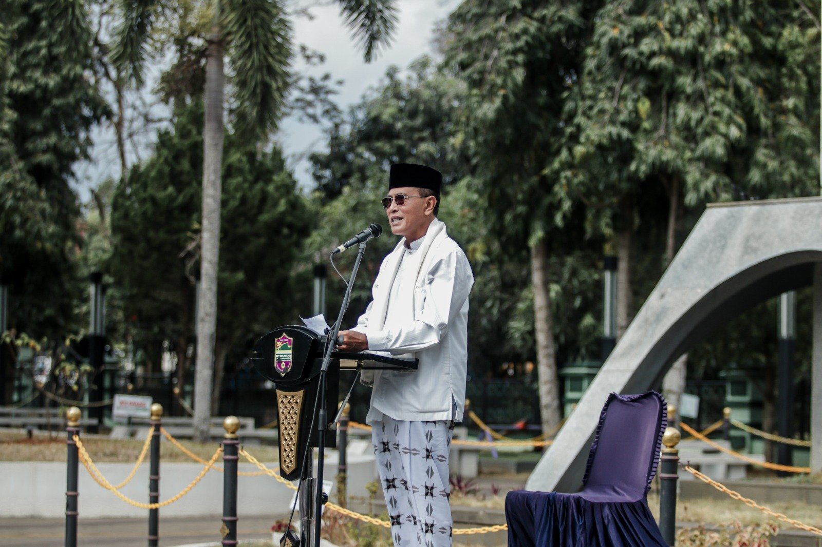 Foto: Bupati Ciamis Dr H Herdiat Sunarya Saat Memberikan Sambutan Pada Pelaksanaan Sholat Istisqo Tingkat Kabupaten Ciamis. Rabu 8/10/2026