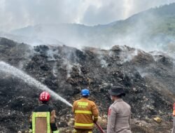 Asap Kebakaran TPA Pasir Bajing Belum Hilang, Warga Minta Pembuangan Sampah Dihentikan