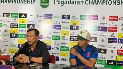 Pelatih PSIS Semarang, Widodo Cahyono Putro dan Pemain Hari Nur saat konferensi pers usai laga melawan PSGC Ciamis. (Dok, foto. Kondusif.com)