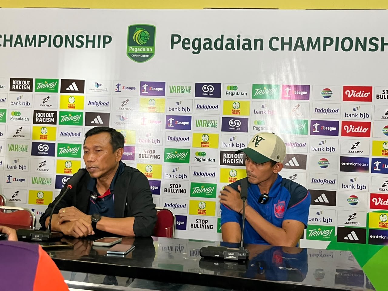 Pelatih PSIS Semarang, Widodo Cahyono Putro dan Pemain Hari Nur saat konferensi pers usai laga melawan PSGC Ciamis. (Dok, foto. Kondusif.com)