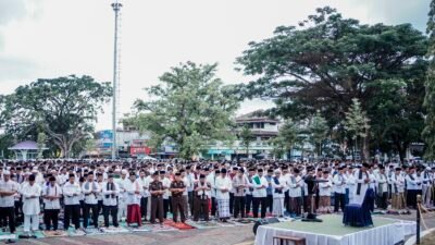 Foto: Pelaksanaan Sholat Istisqo yang diikuti Ribuan Umat Muslim Ciamis di Alun-Alun Kota Ciamis , Rabu (8/10/2026)