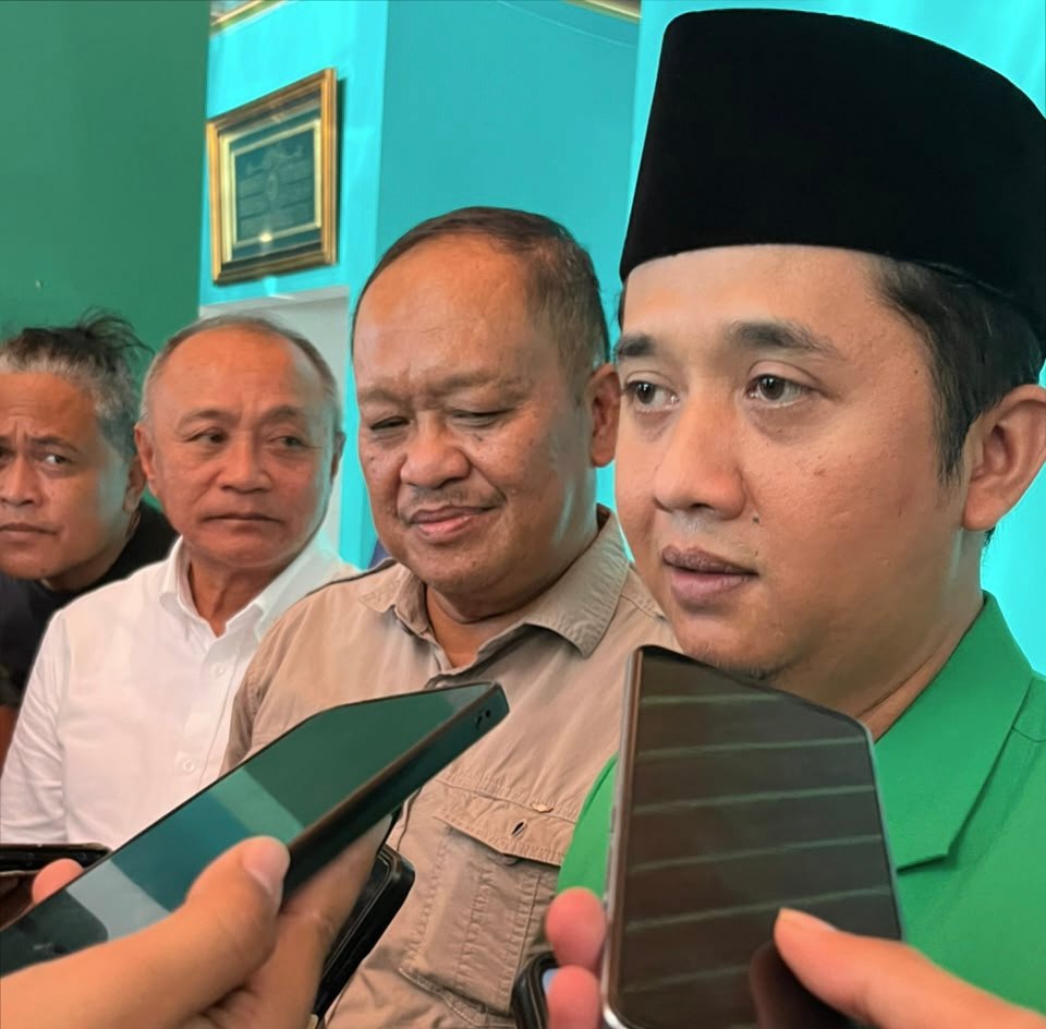 Ketua DPC PPP Kabupaten Ciamis, H. Arief Maosul Affandi (kanan), DPD PAN Ciamis, Drs. H. Komar Hermawan (kiri). (Dok, foto. Fauza/kondusif.com)