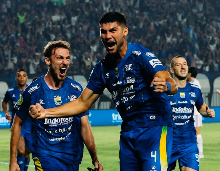 Selebrasi Julio Cesar usai mencetak gol di laga melawan Persik Kediri. (Dok foto. Instagram/@persib)